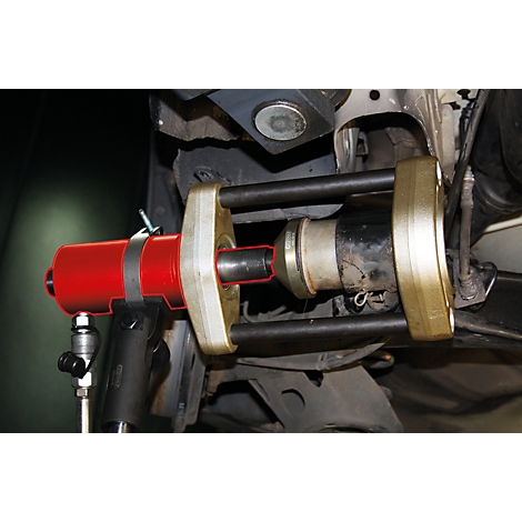 Werkzeug zur Montage. Roter Zylinder an einem Getriebeteil befestigt.